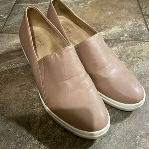 Women’s mauve/blush loafer